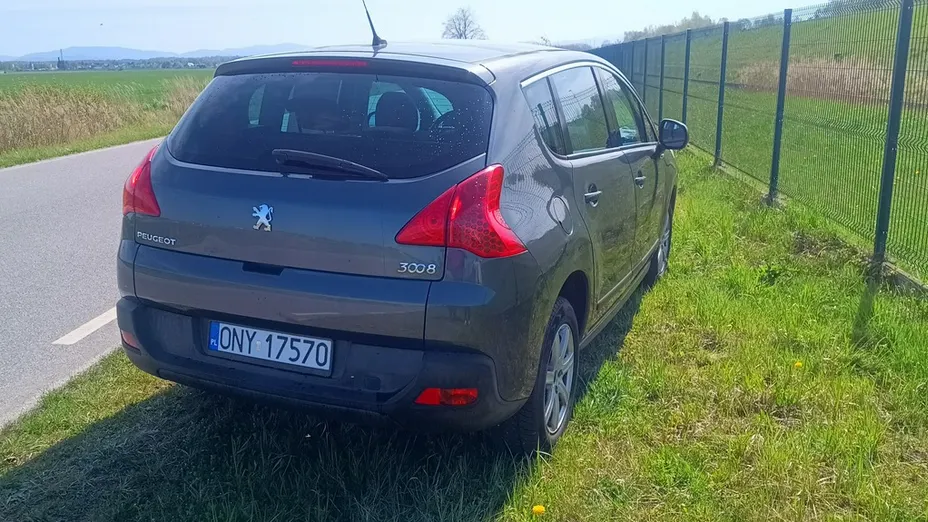 PEUGEOT 3008 -