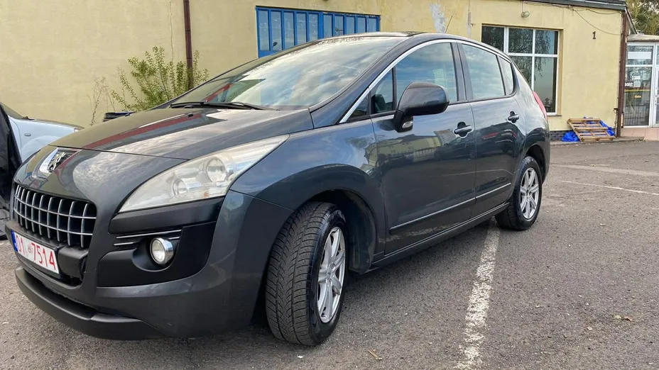 PEUGEOT 3008 -