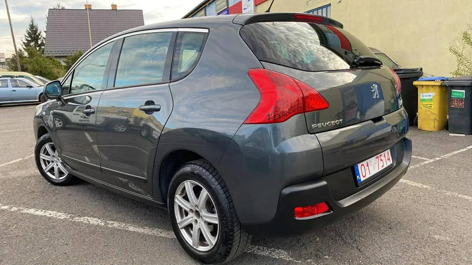 PEUGEOT 3008 -