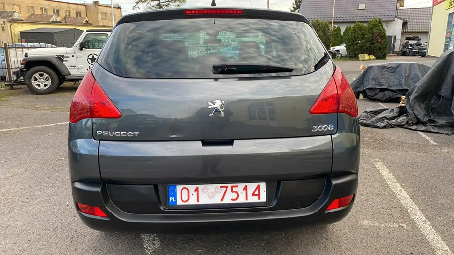 PEUGEOT 3008 -
