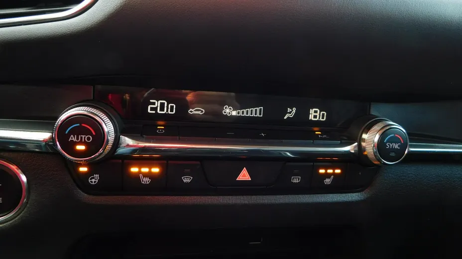 MAZDA CX-30 -