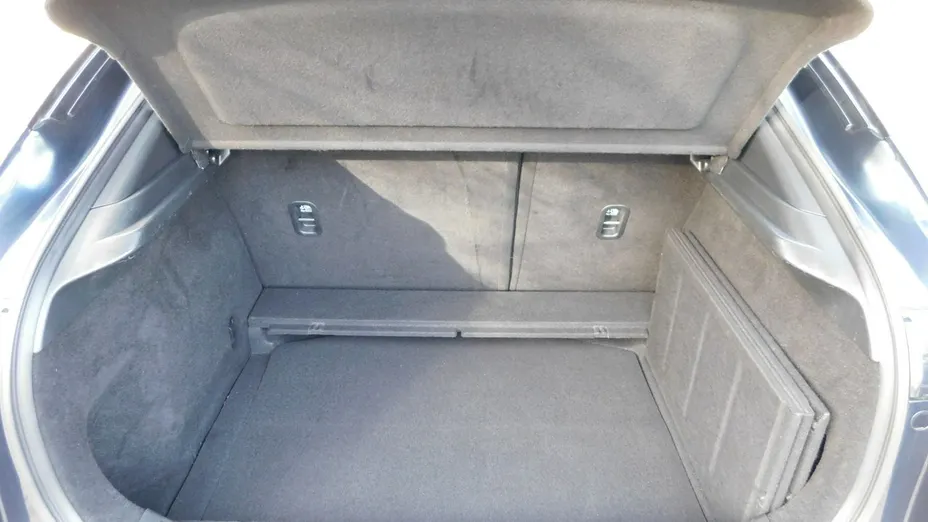MAZDA CX-30 -