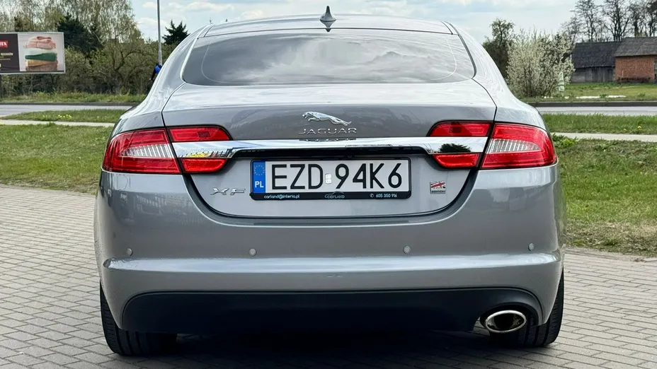 JAGUAR XF -