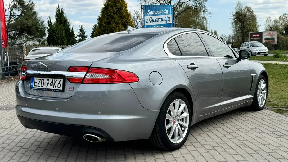 JAGUAR XF -