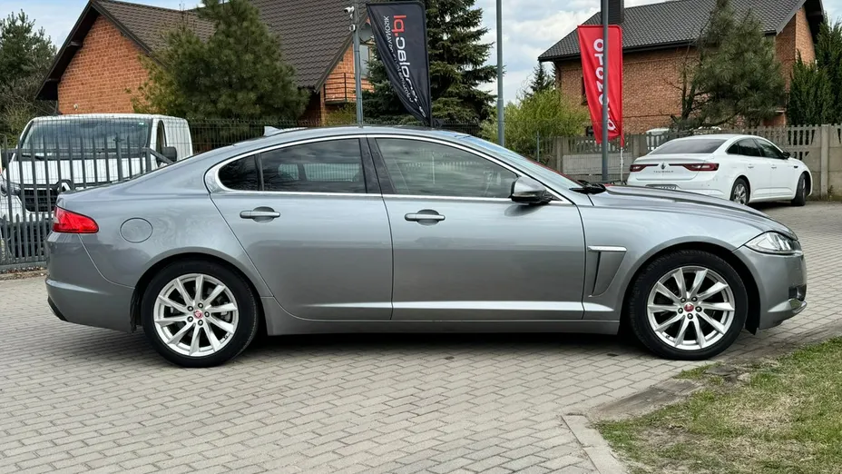 JAGUAR XF -