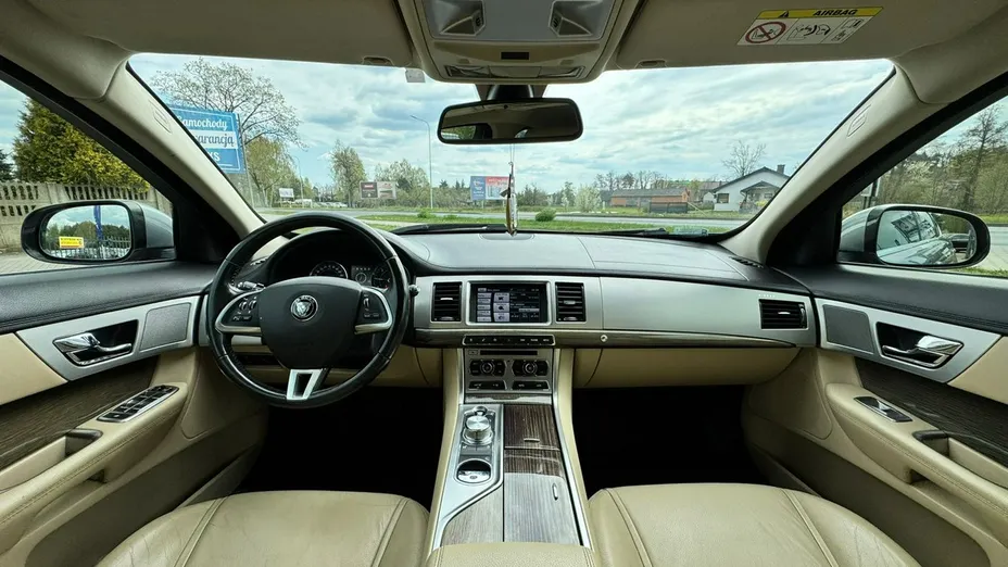 JAGUAR XF -
