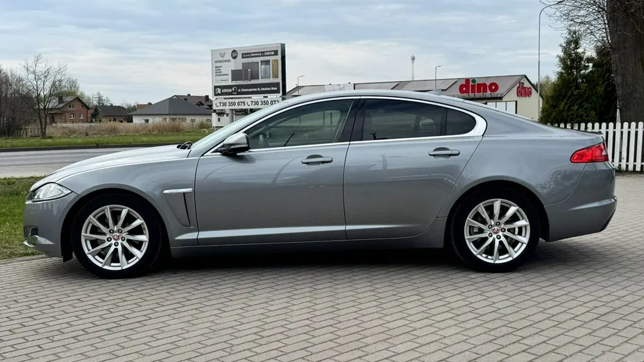 JAGUAR XF -