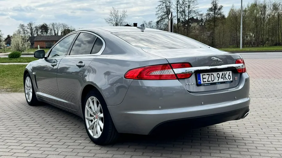 JAGUAR XF -