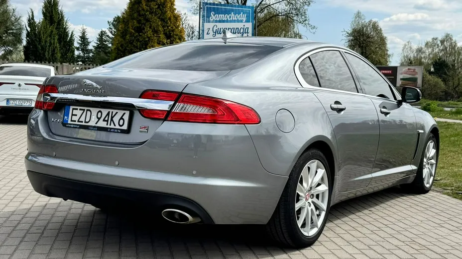 JAGUAR XF -