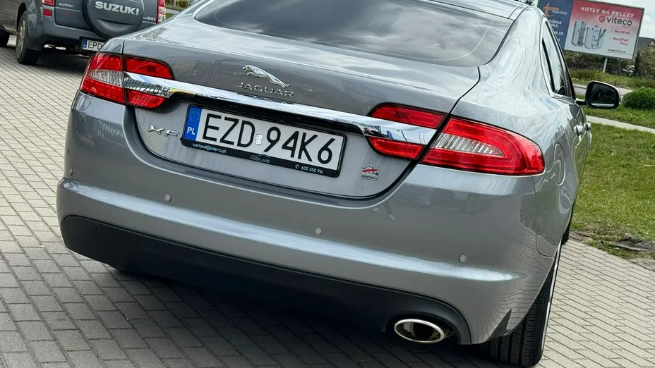 JAGUAR XF -