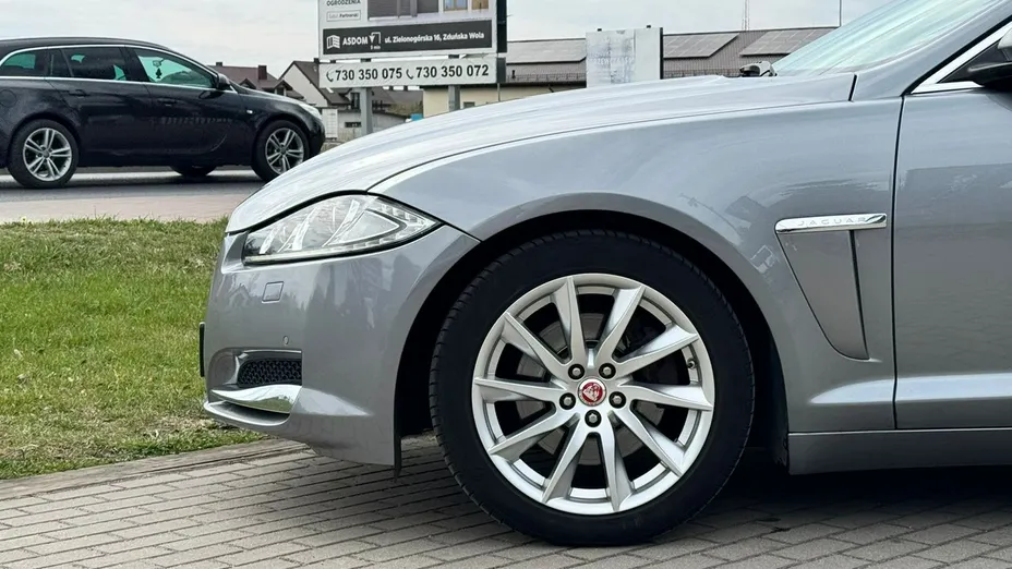 JAGUAR XF -