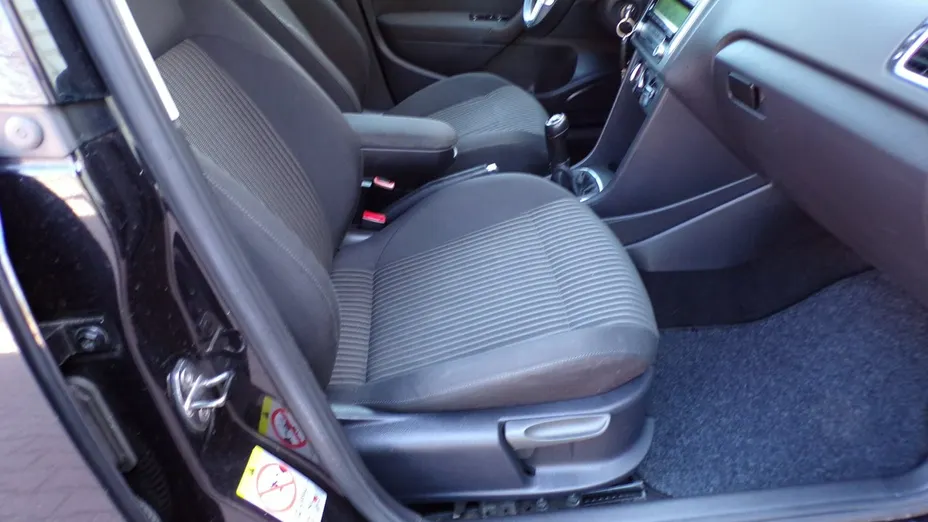 VOLKSWAGEN Polo -
