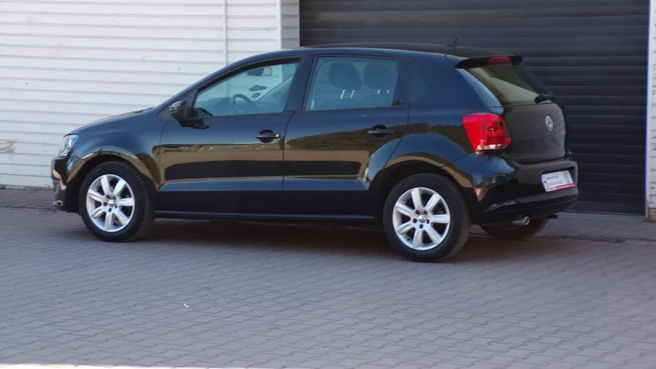 VOLKSWAGEN Polo -