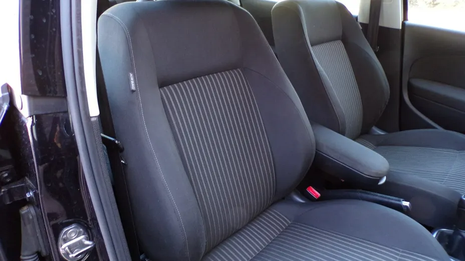 VOLKSWAGEN Polo -