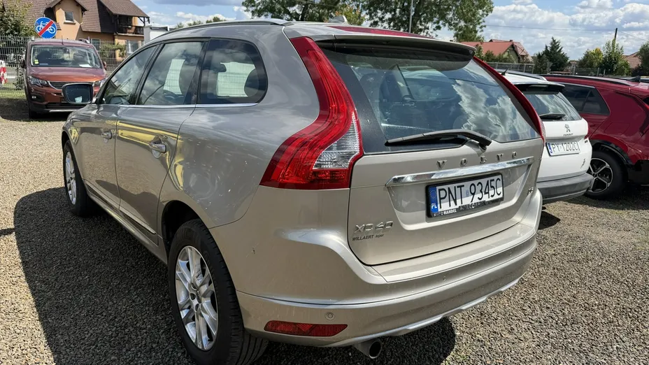 VOLVO XC60 -