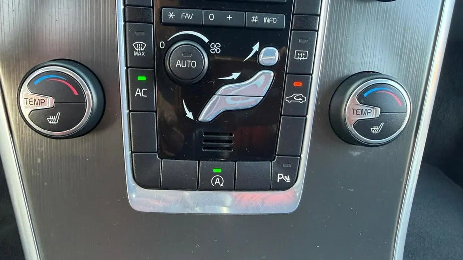 VOLVO XC60 -