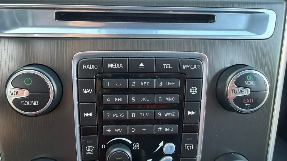 VOLVO XC60 -