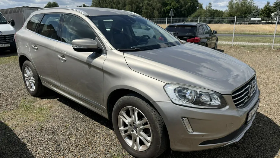 VOLVO XC60 -