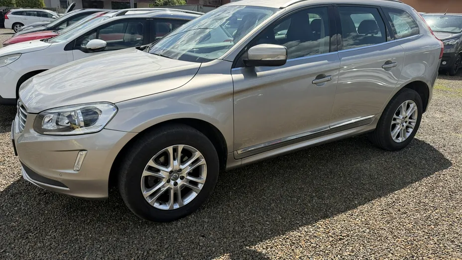 VOLVO XC60 -