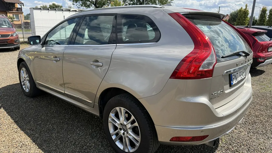 VOLVO XC60 -