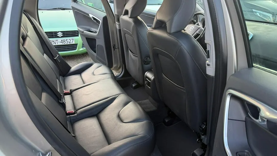 VOLVO XC60 -