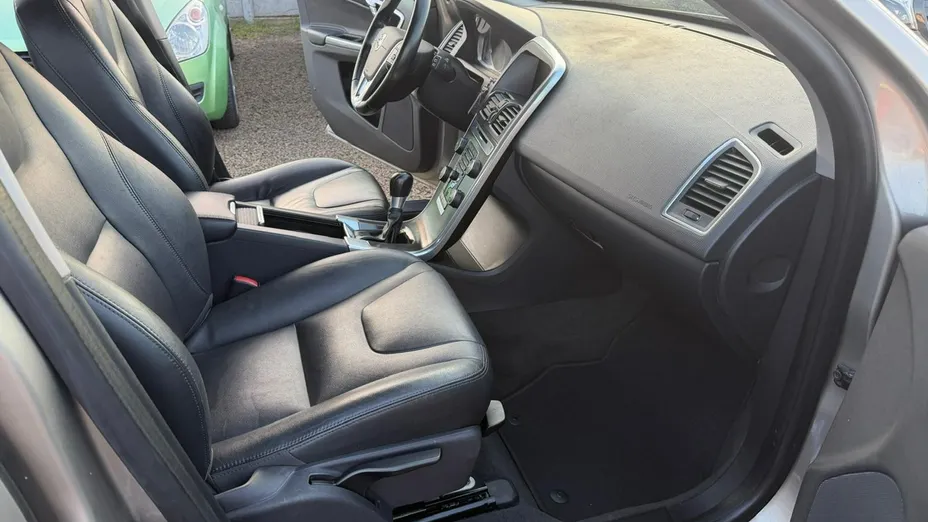 VOLVO XC60 -