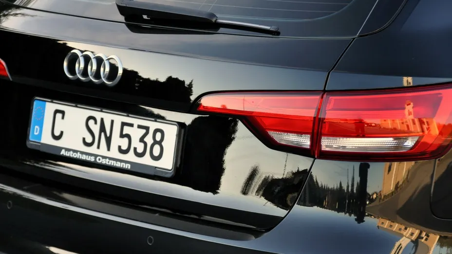 AUDI A4 -