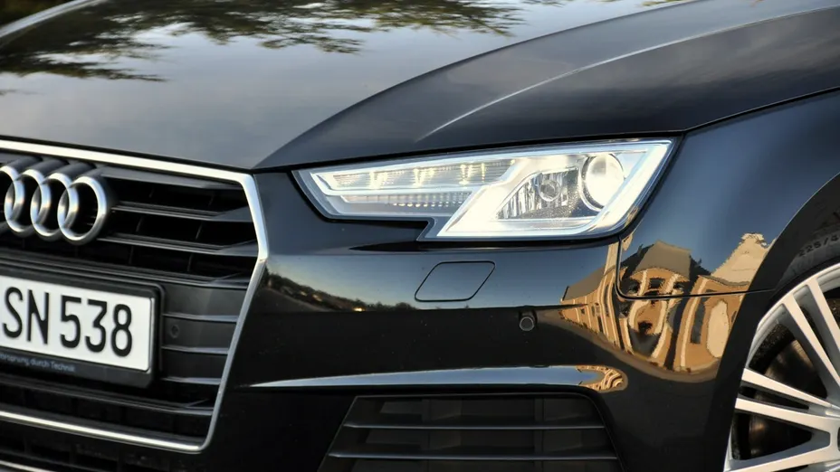 AUDI A4 -