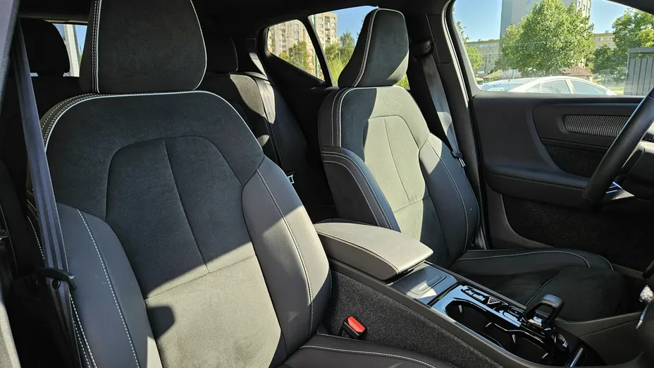 VOLVO XC40 -
