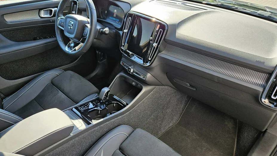 VOLVO XC40 -