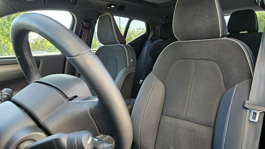 VOLVO XC40 -