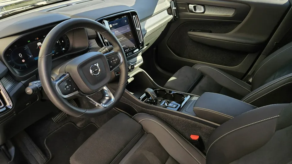 VOLVO XC40 -