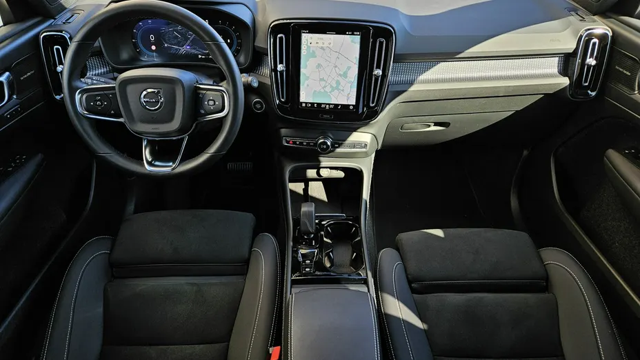 VOLVO XC40 -