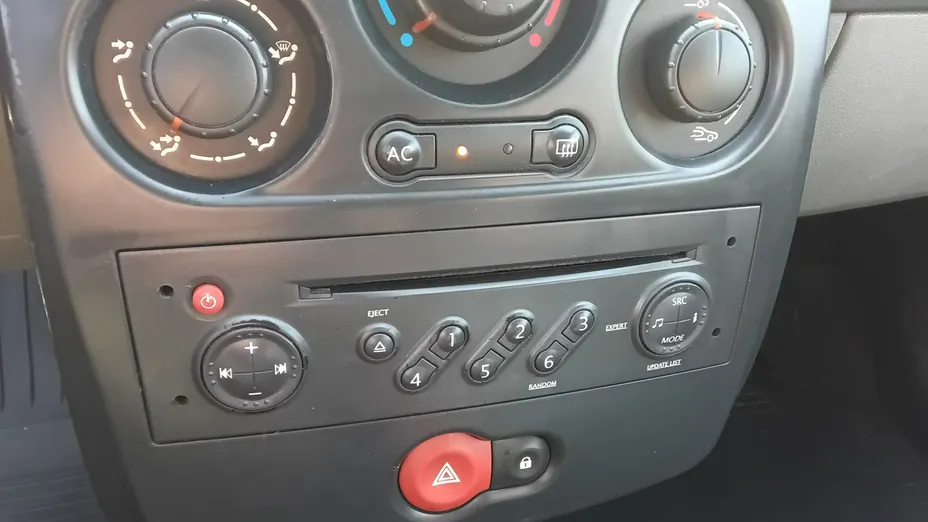 RENAULT Clio -