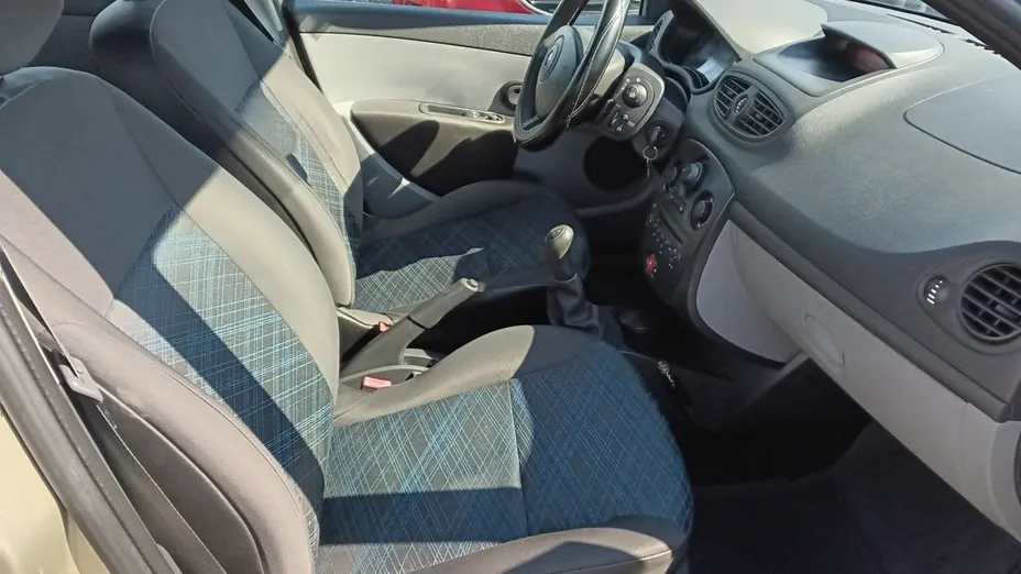 RENAULT Clio -