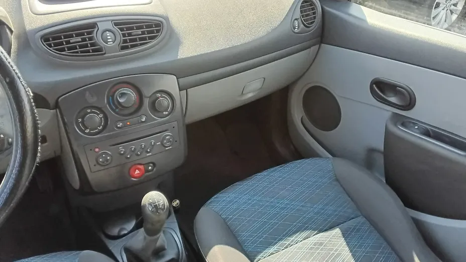 RENAULT Clio -