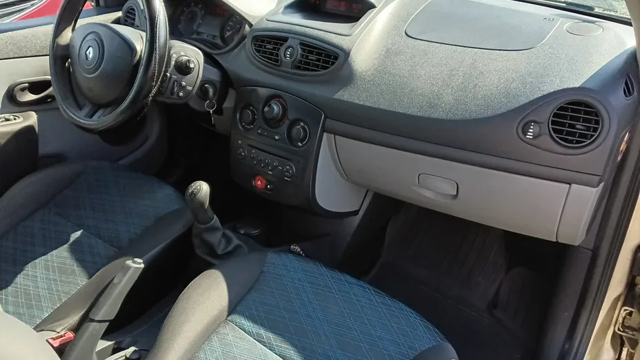 RENAULT Clio -