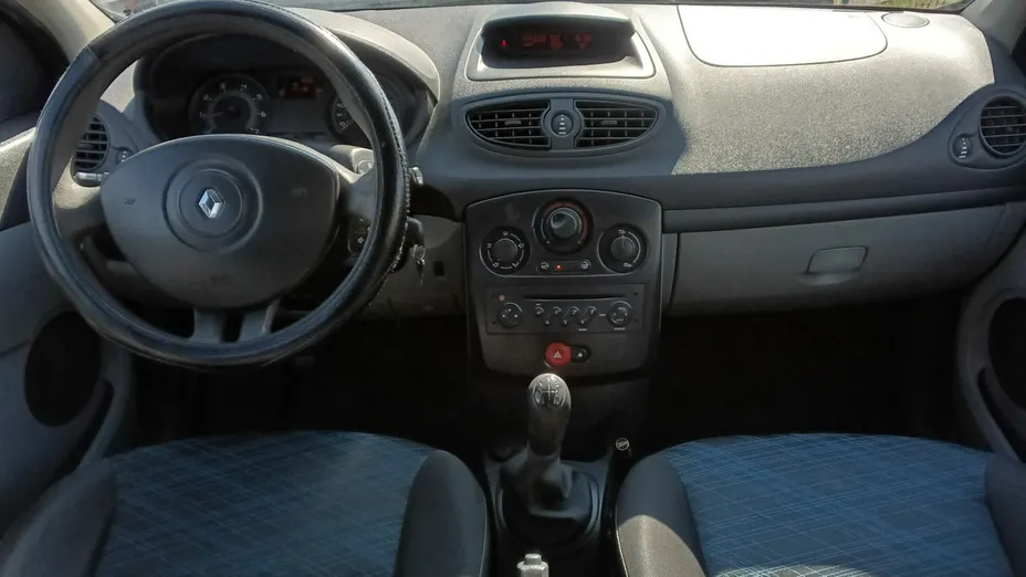 RENAULT Clio -