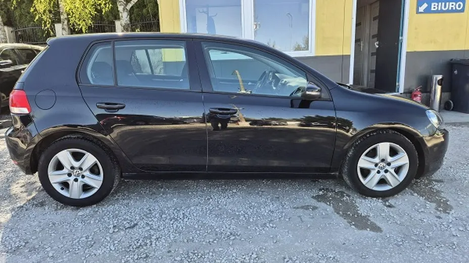 VOLKSWAGEN Golf -