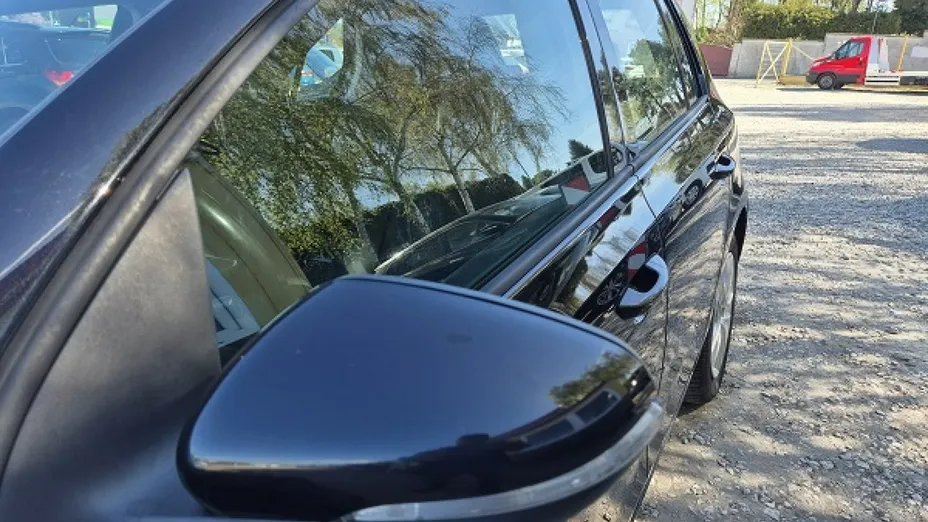 VOLKSWAGEN Golf -