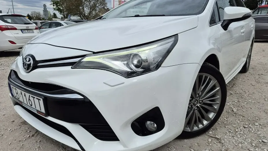 TOYOTA Avensis -