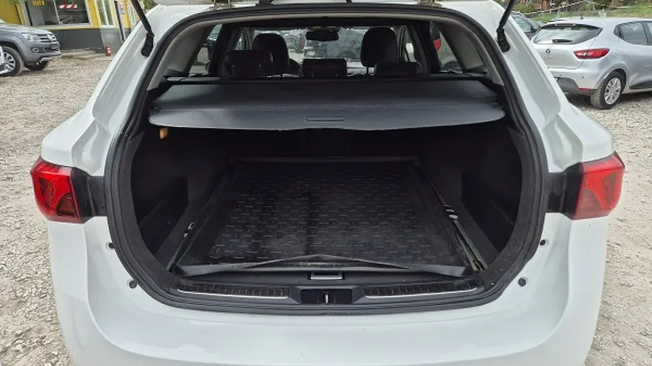 TOYOTA Avensis -