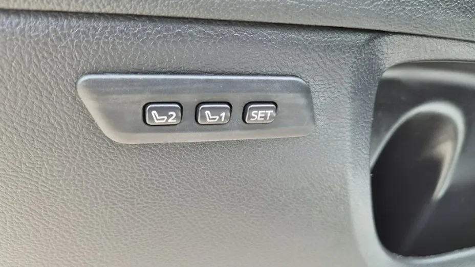 TOYOTA Avensis -