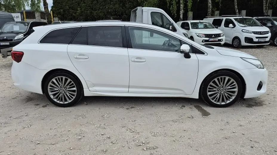 TOYOTA Avensis -