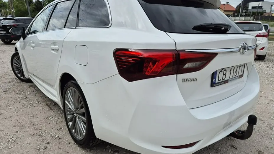 TOYOTA Avensis -