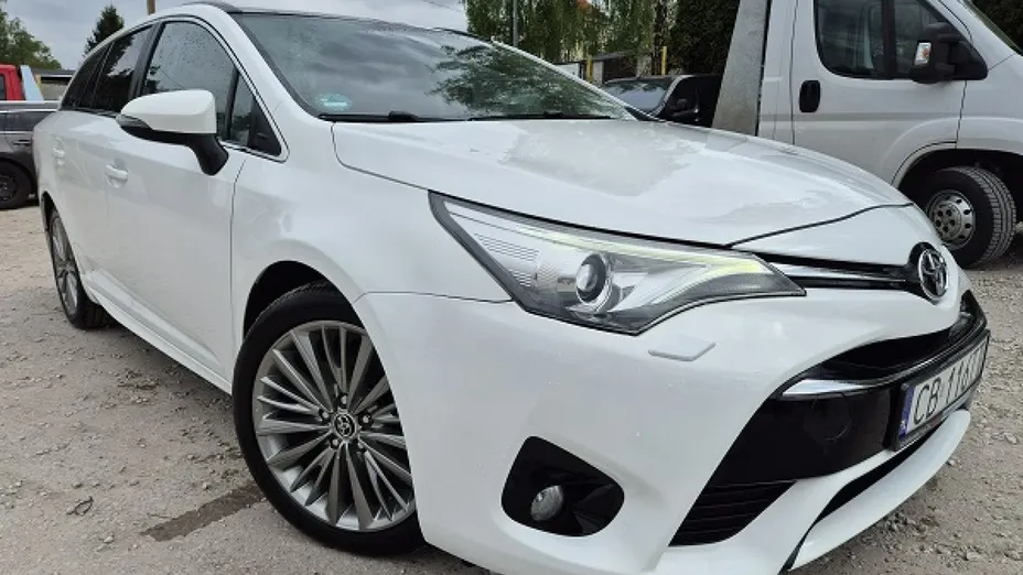 TOYOTA Avensis -