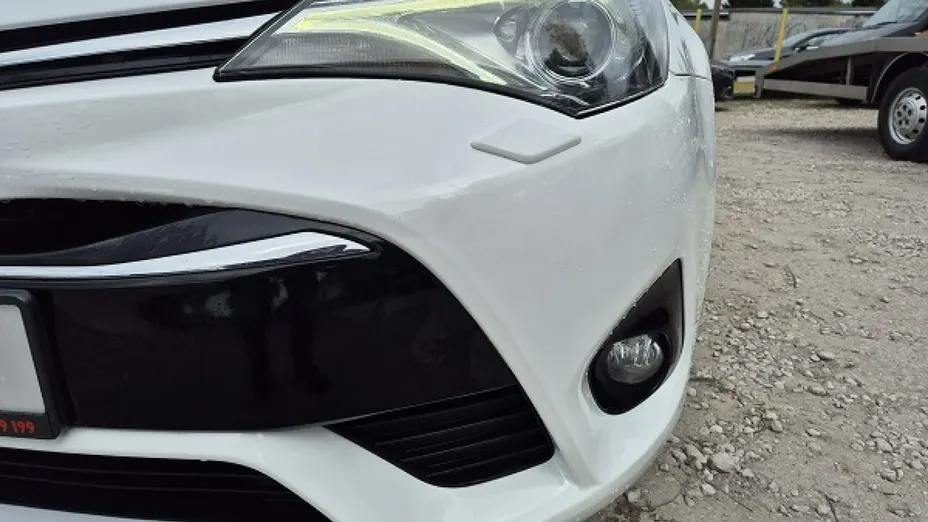 TOYOTA Avensis -