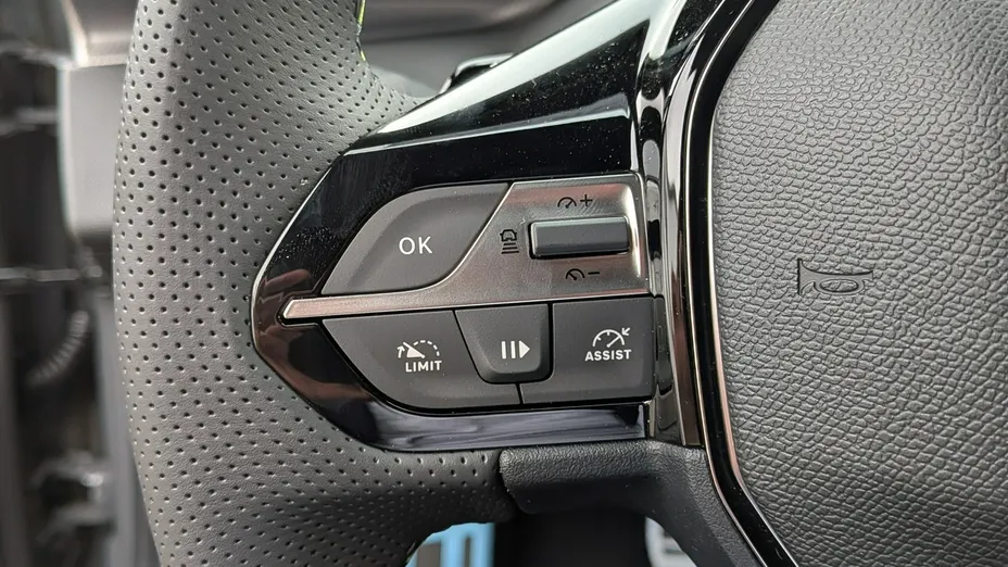 PEUGEOT 408 -