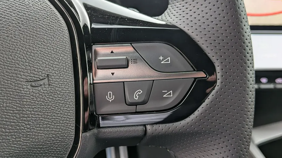 PEUGEOT 408 -