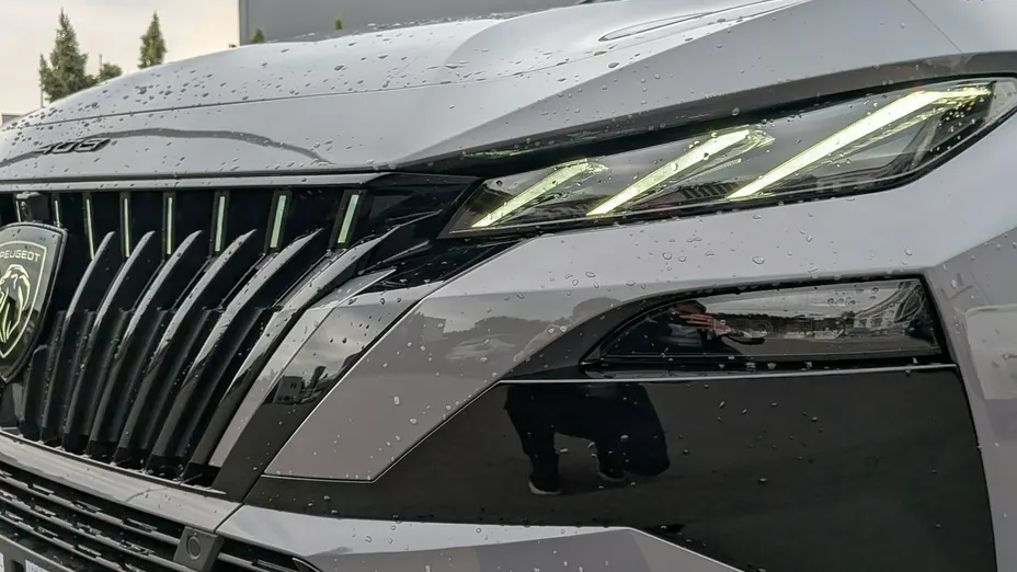 PEUGEOT 408 -